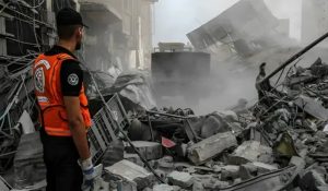 آلاف الجثث لضحايا مفقودين تحت أنقاض المباني المدمرة دون تحرك إنساني دولي