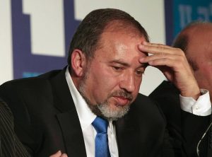 "إسرائيل تعيش أزمة وجودية".. ليبرمان: في طريقنا إلى خراب "الهيكل الثالث"