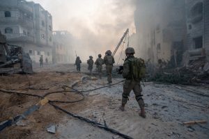 صحيفة عبرية: انهيار مفاوضات وقف إطلاق النار سيقود تل أبيب إلى الهاوية