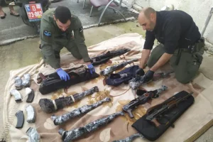 سرقة الأسلحة والعتاد من القواعد العسكرية: جنود اسرائيليون يستغلون الحرب