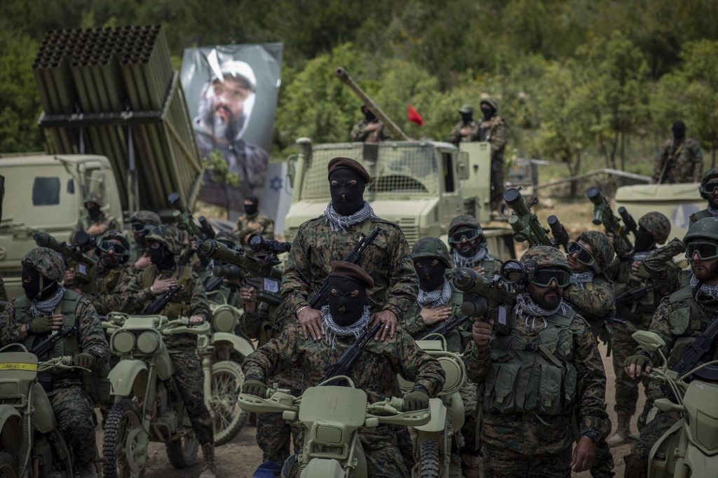 المقاومة تبثت معادلات الردع وتقصف قاعدتي “غليلوت” الاستخباراتية و”عين شيمر” للدفاع الجوي
