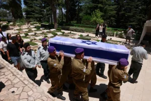 مع انتشال 6 جثث جديدة.. جيش الاحتلال يواصل قتل أسراه في غزة