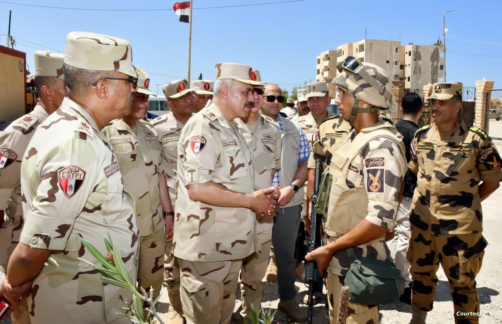 رئيس أركان الجيش المصري من معبر رفح: لعدم الانصياع للشائعات الهادفة للنيل من الدولة