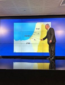 خلال خطابه الأخير.. نتنياهو يعرض خارطة فلسطين دون الإشارة للضفة الغربية -في إشارة ضمنية لضمها إلى دولة الاحتلال-.