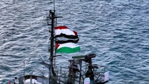القوات المسلحة تواصل التنكيل بالسفن المرتبطة "بإسرائيل".. اليمن سيد البحر الأحمر