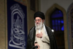 قائد الثورة الاسلامية السيد علي الخامنئي يؤم صلاة الجمعة بطهران هذا الأسبوع