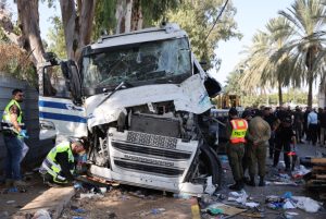 عملية الدهس في غليلوت: ضربة أمنية وعسكرية قوية ونوعية لإسرائيل
