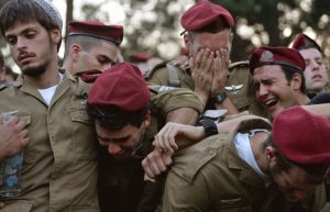"سي أن أن" تعرض شهادات لعائلات جنود إسرائيليين أصيبوا بأزمات نفسية إثر الحرب.. ماذا جاء فيها؟