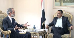 وزير الخارجية: سياسية لي الذارع أثبتت فشلها وعلى البعثات الدولية الالتزام بالقوانين اليمنية