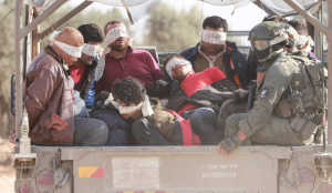 كشف مركز الدراسات السياسية والتنموية، أن عدد المفقودين في غزة تجاوز 14 ألف شخص، بينهم 2000 إلى 3000 محتجزون قسرًا في سجون العدو