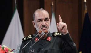 أكد قائد الحرس الثوري الإيراني، اللواء حسين سلامي، اليوم السبت، أن “بلاده مستعدة للحرب لكنها لن تبدأها”، مضيفًا، أن طهران تعرف كيف تتغلب على