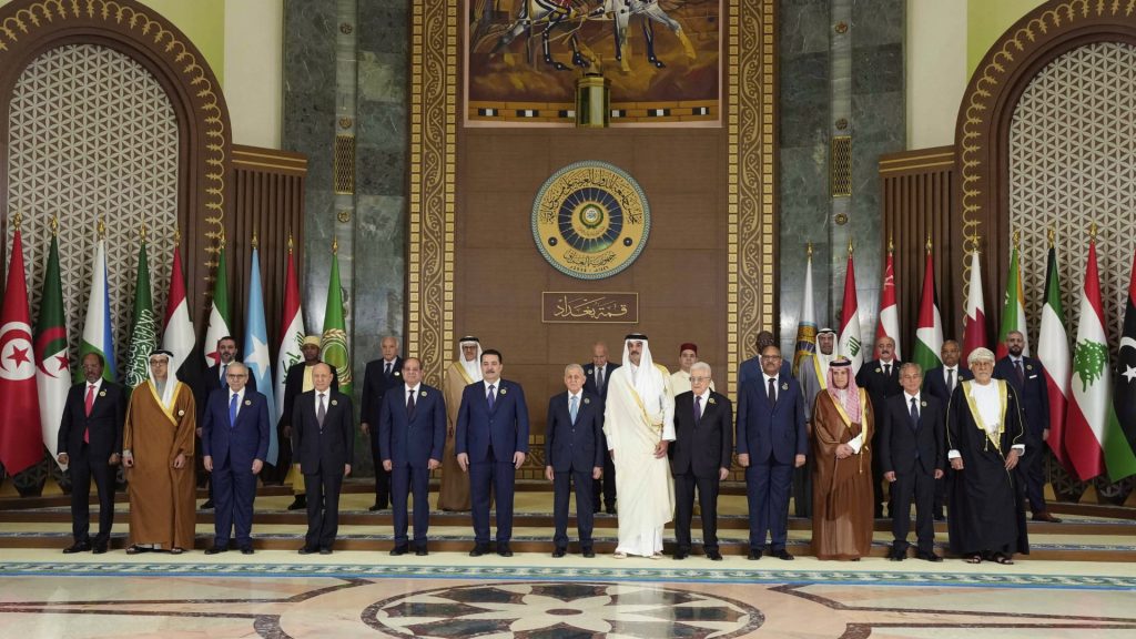 أكد البيان الختامي للقمة العربية التي احتضنتها العاصمة العراقية بغداد على مركزية القضية الفلسطينية، مطالبا بوقف فوري لاطلاق النار بقطاع غزة. وشدد