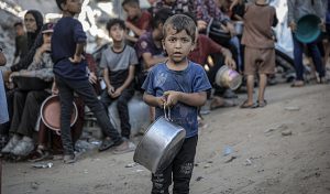 مسرحية المساعدات وواجب الضغط الحقيقي لإنقاذ غزة