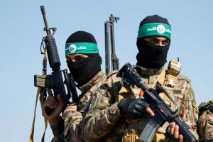 حركة حماس تؤكد استمرارها في التعامل الإيجابي مع المفاوضات رغم مراوغة الاحتلال، وتشدد على ضرورة وقف العدوان وانسحاب شامل وتدفق المساعدات الإنسانية.