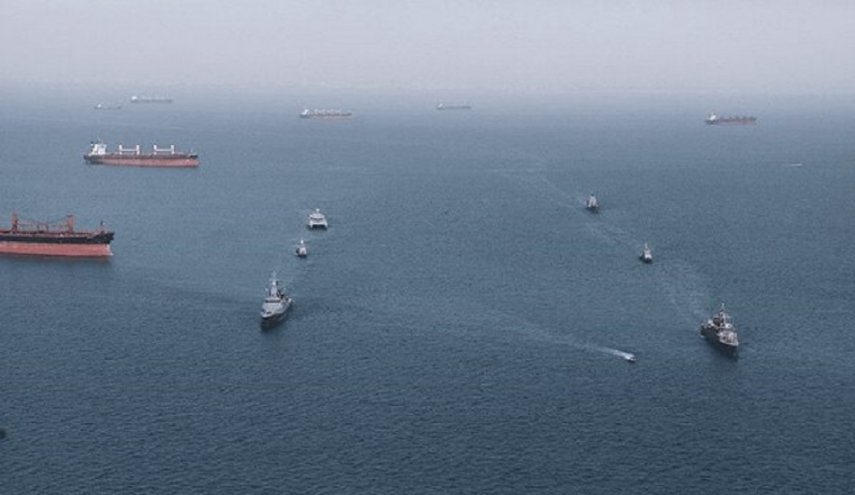 أجرت البحرية الإيرانية ونظيرتها الروسية اليوم الخميس مناورات مشتركة في بحر عمان والمنطقة الشمالية من المحيط الهندي تستضيفها المنطقة الأولى
